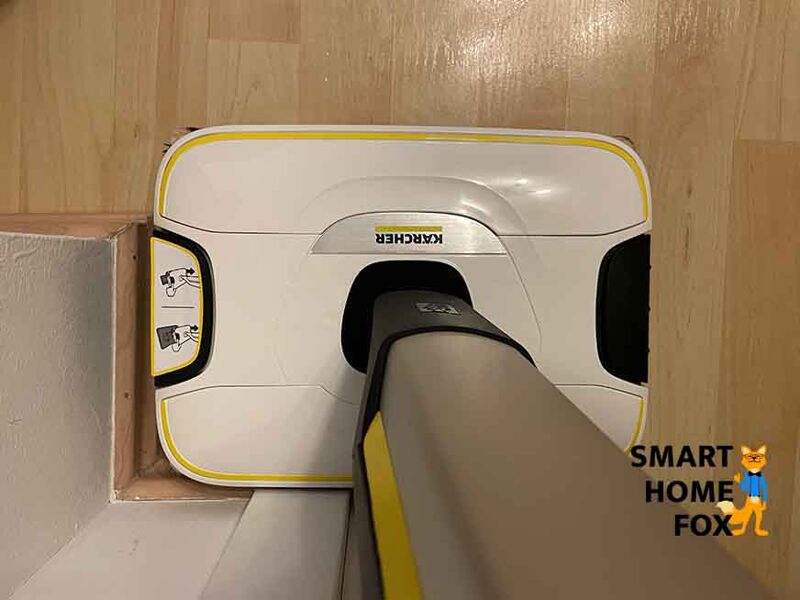 Karcher FC 7 во время уборки в углах.